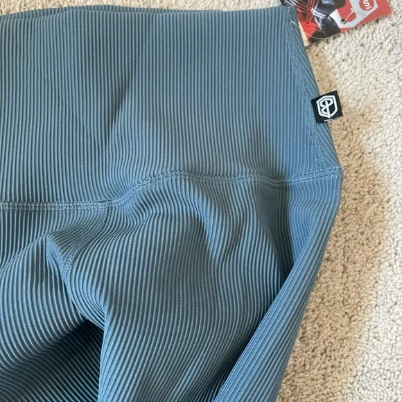 Born Primitive Leggings with tags - Picture 4 of 6